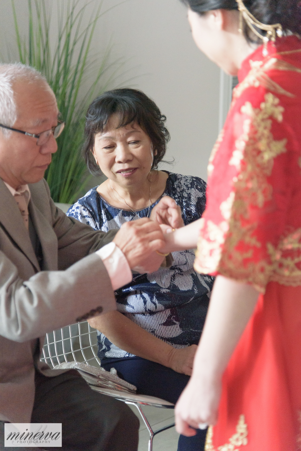 051_chinese-tea-ceremony_red-dress_four-seasons-resort-orlando_walt-disney-world_wedding_first-look_staircase_central-florida-photographer_luxury-photography